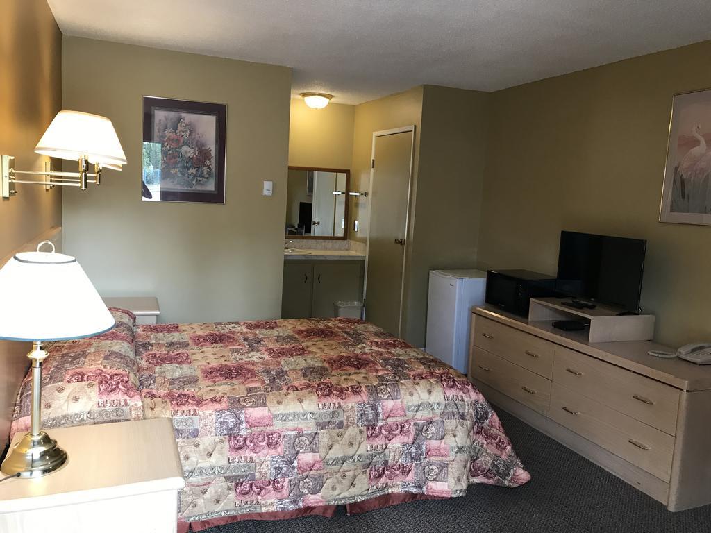 Polson Park Motel เวอร์นอน ภายนอก รูปภาพ