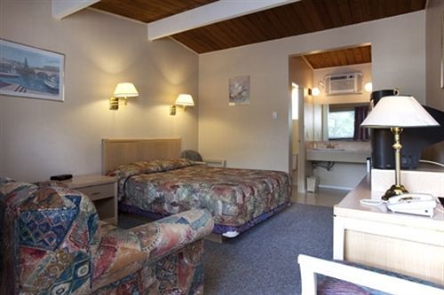 Polson Park Motel เวอร์นอน ภายนอก รูปภาพ