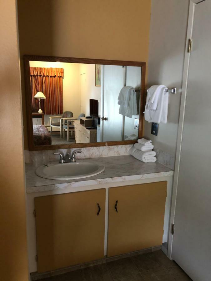 Polson Park Motel เวอร์นอน ภายนอก รูปภาพ