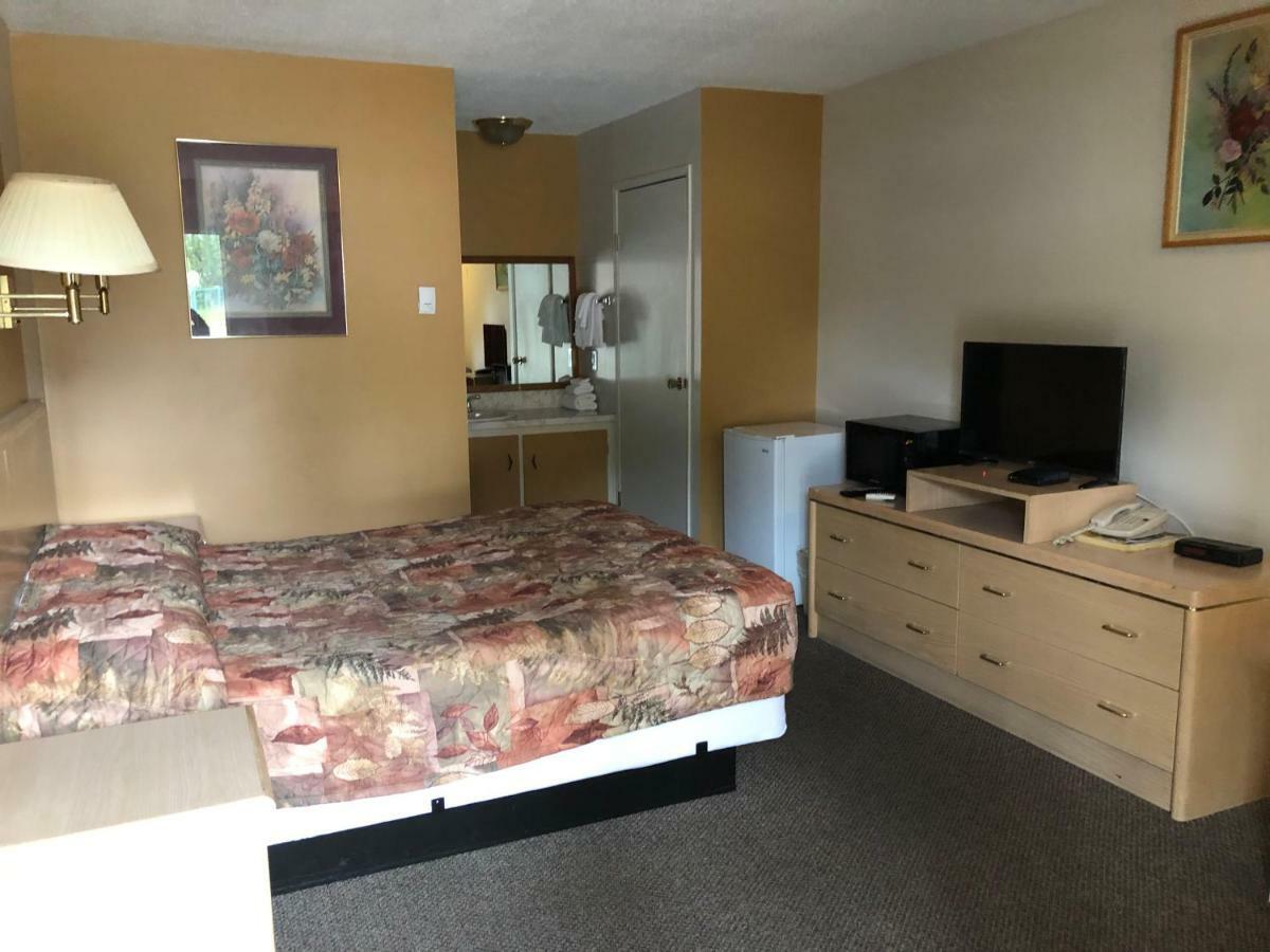 Polson Park Motel เวอร์นอน ภายนอก รูปภาพ