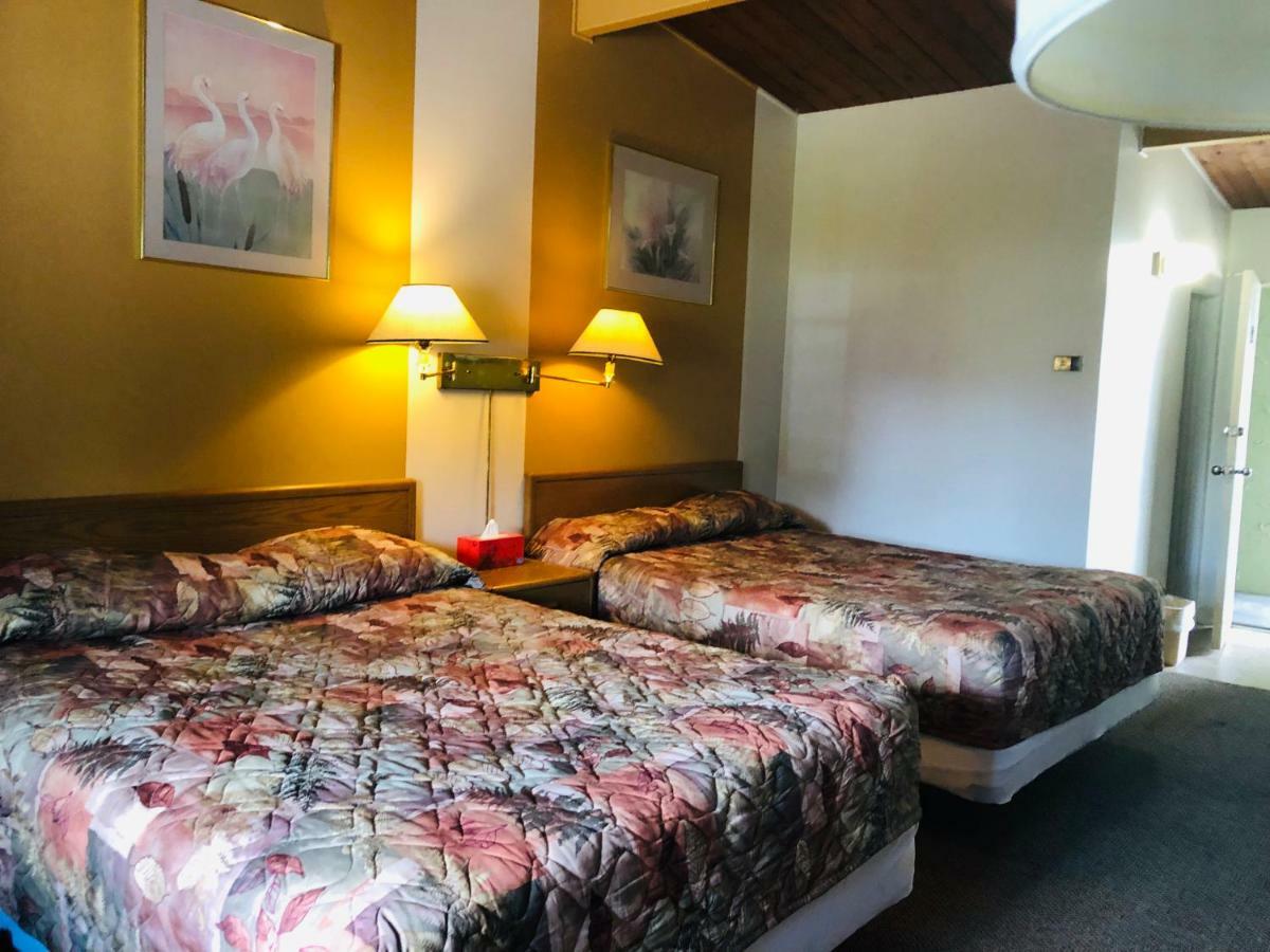 Polson Park Motel เวอร์นอน ภายนอก รูปภาพ